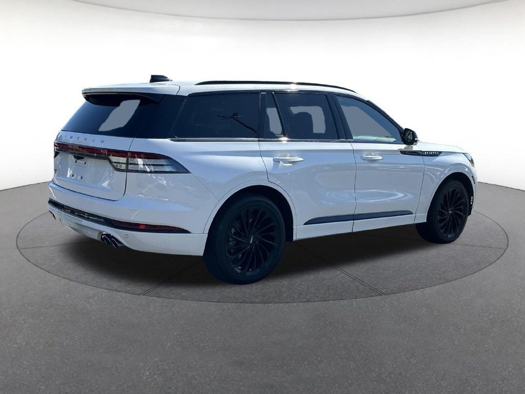 Used 2026 Lincoln Aviator Reserve AWD/4WD image 6