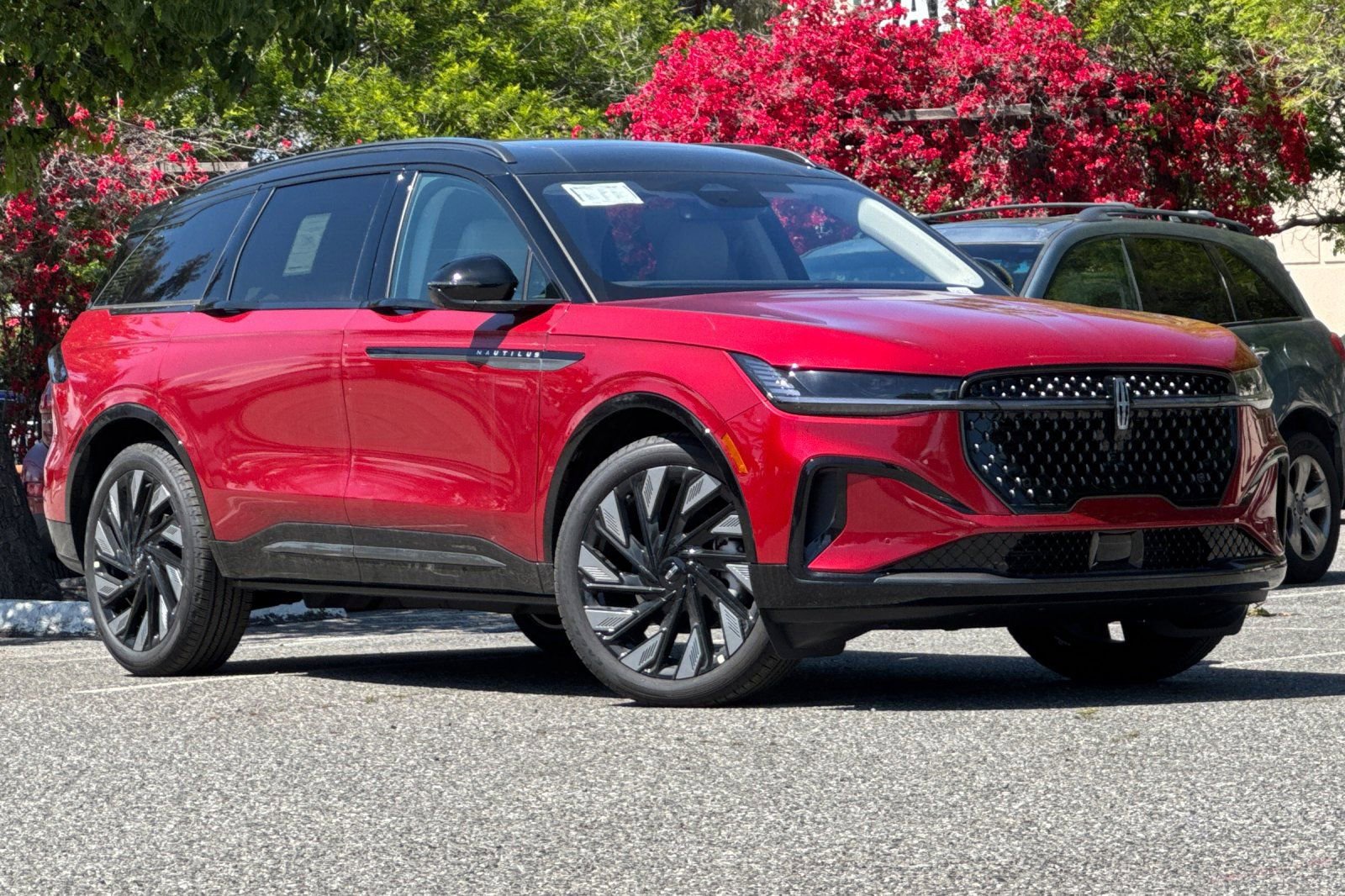 New 2026 Lincoln Nautilus Reserve AWD/4WD image 2