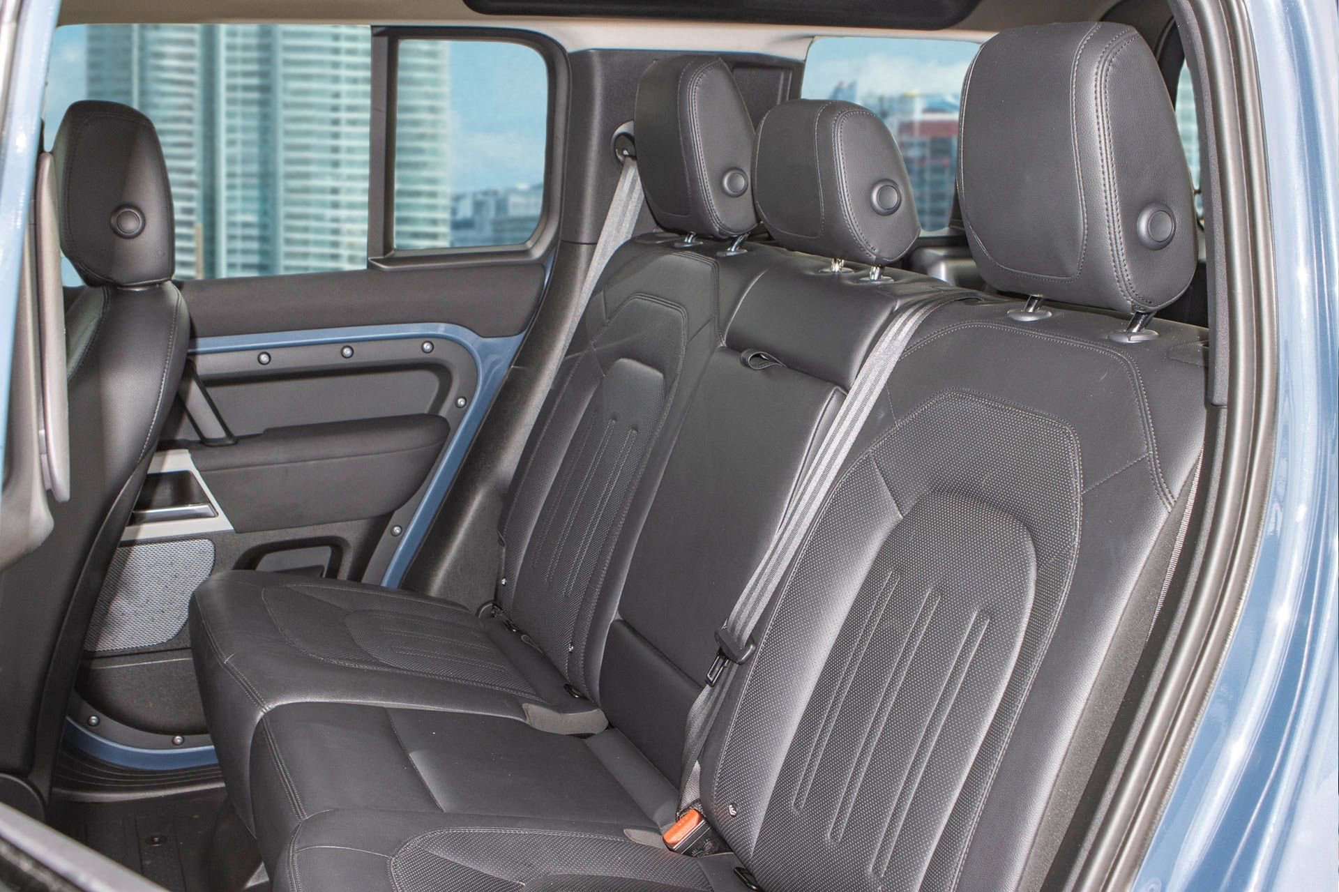 Used 2022 Land Rover Defender 110 SE image 16