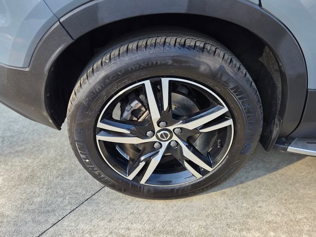 Used 2023 Volvo XC40 B5 Core image 12