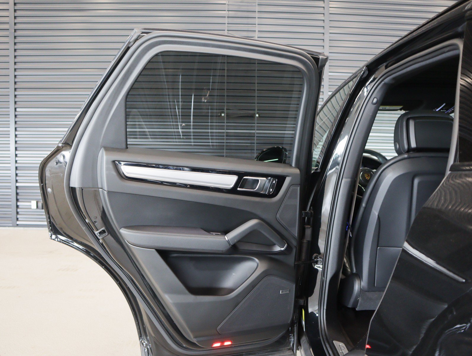 Certified 2023 Porsche Cayenne Platinum Edition AWD/4WD image 26