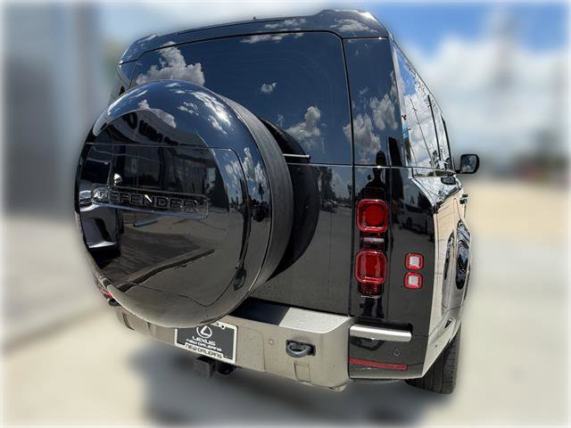 Used 2024 Land Rover Defender 130 X-Dynamic SE AWD/4WD image 7