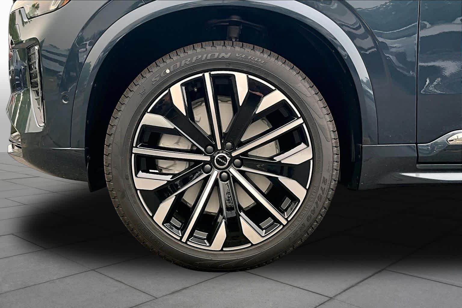 New 2026 Volvo XC90 T8 Ultra w/ Protection Package Premier AWD/4WD image 16