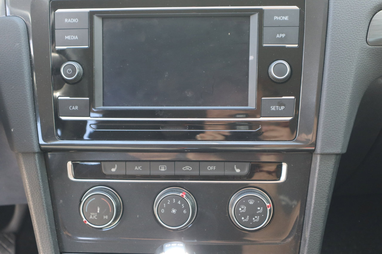 Used 2018 Volkswagen Golf S image 16