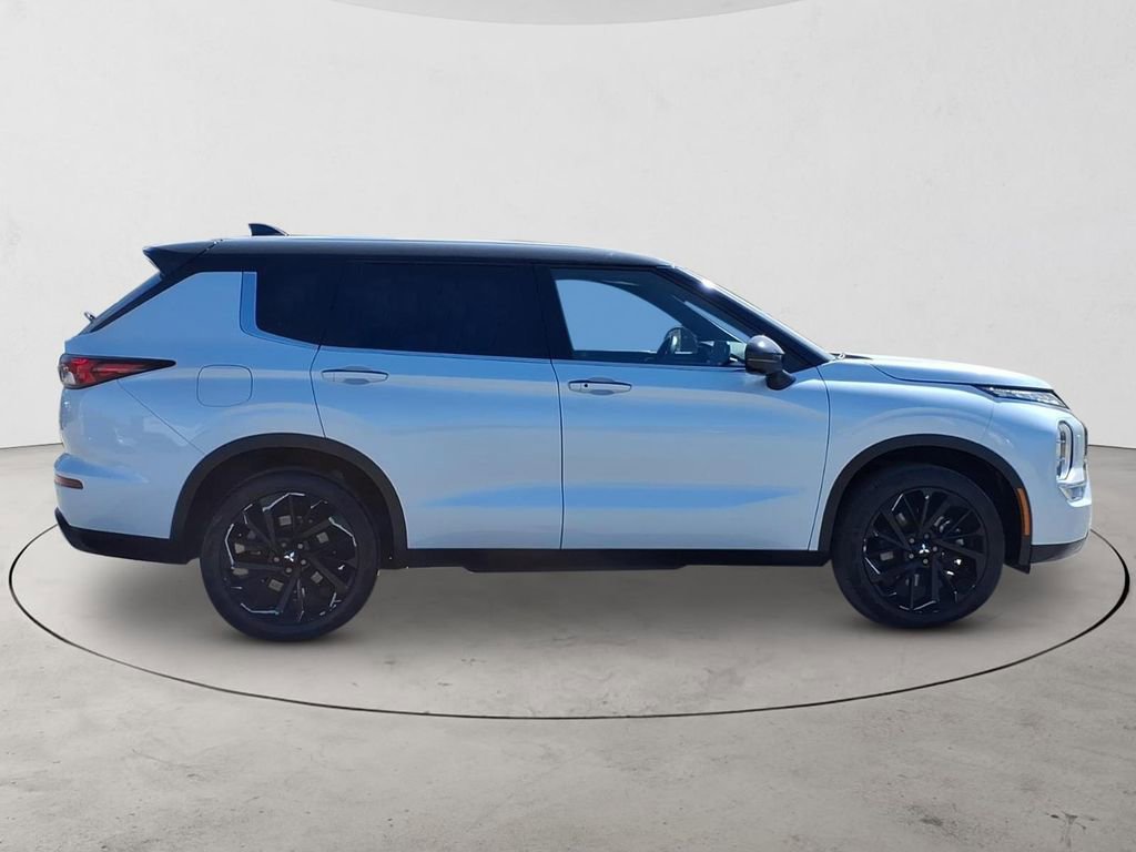 Used 2023 Mitsubishi Outlander SEL AWD/4WD image 4