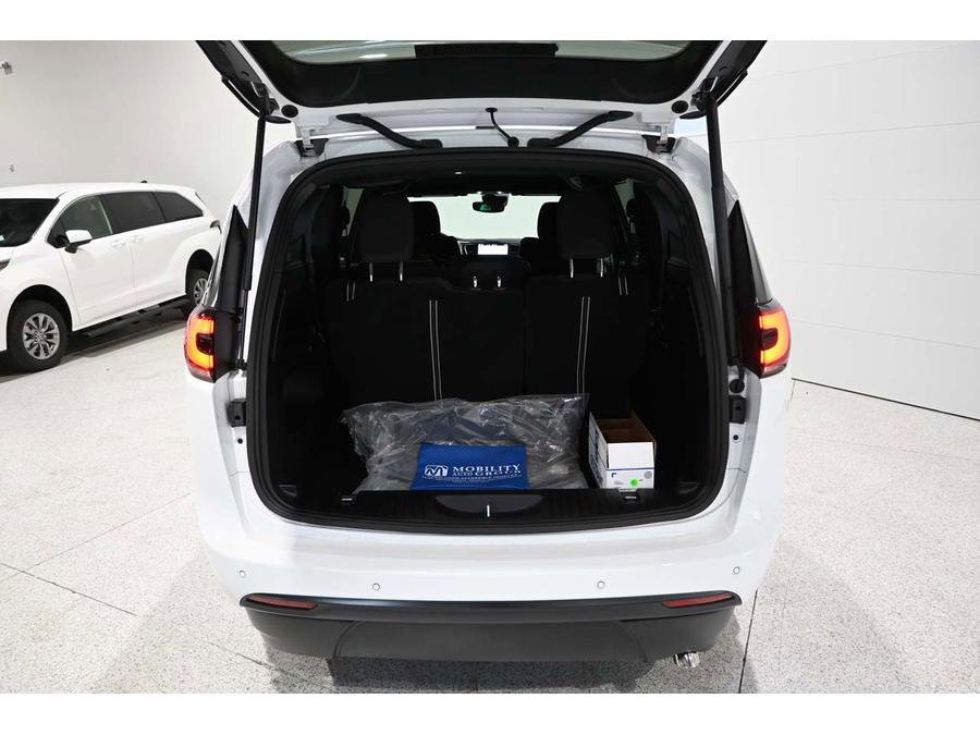 New 2024 Chrysler Pacifica Touring FWD image 27