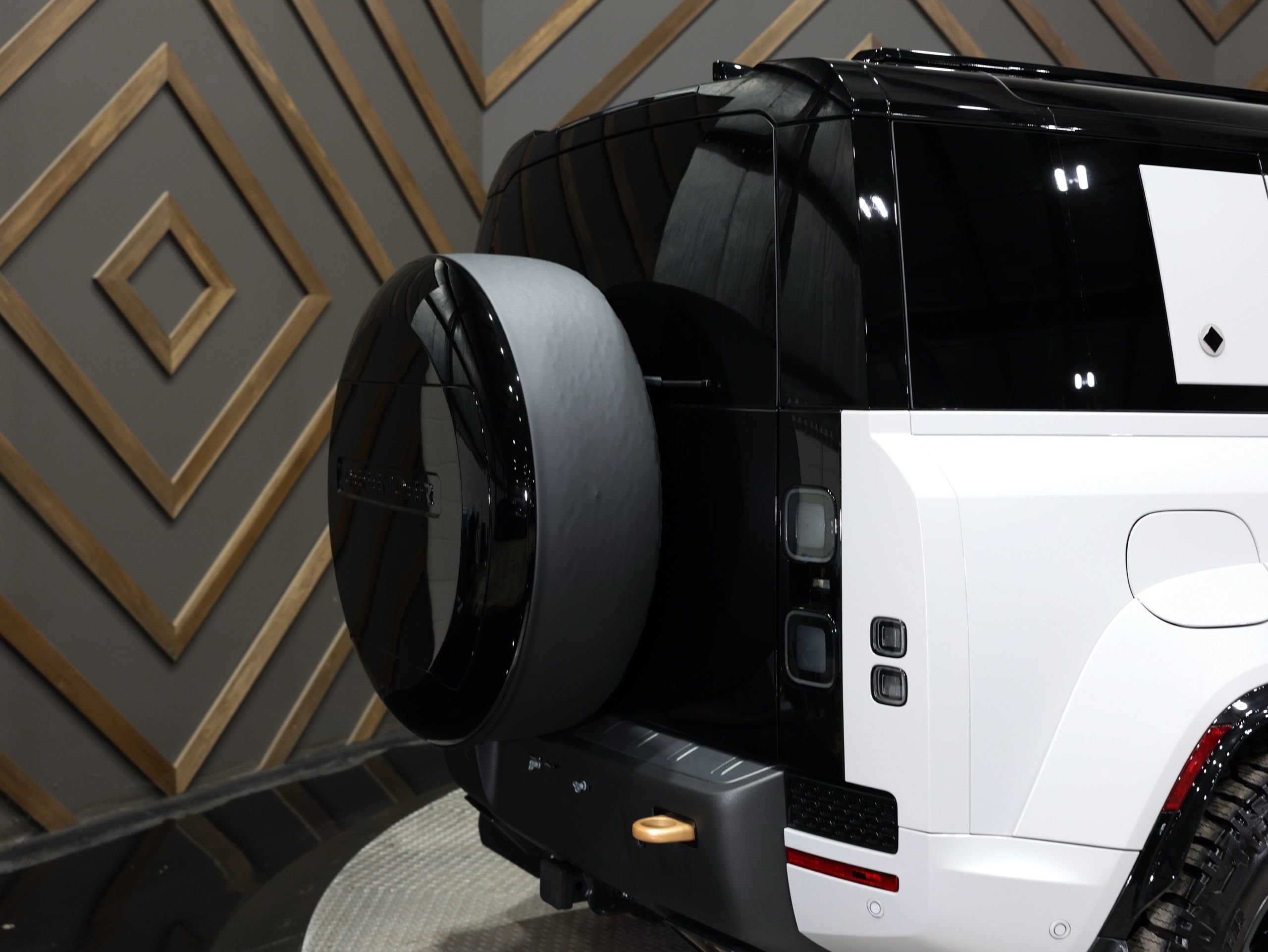 Used 2026 Land Rover Defender 110 image 35