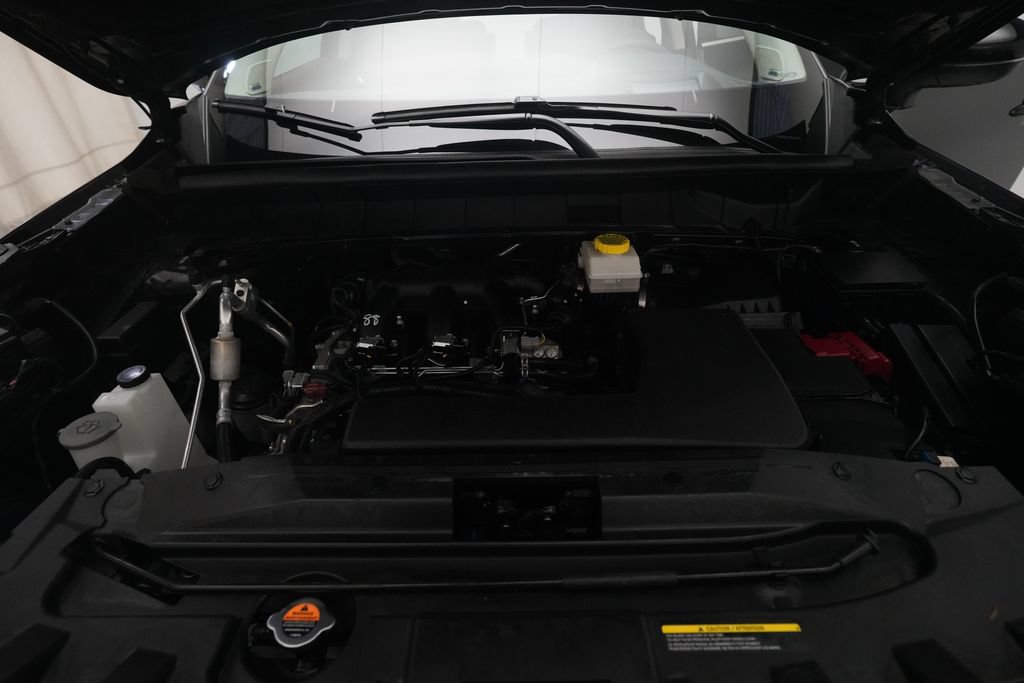 Used 2025 Nissan Pathfinder Platinum AWD/4WD image 3