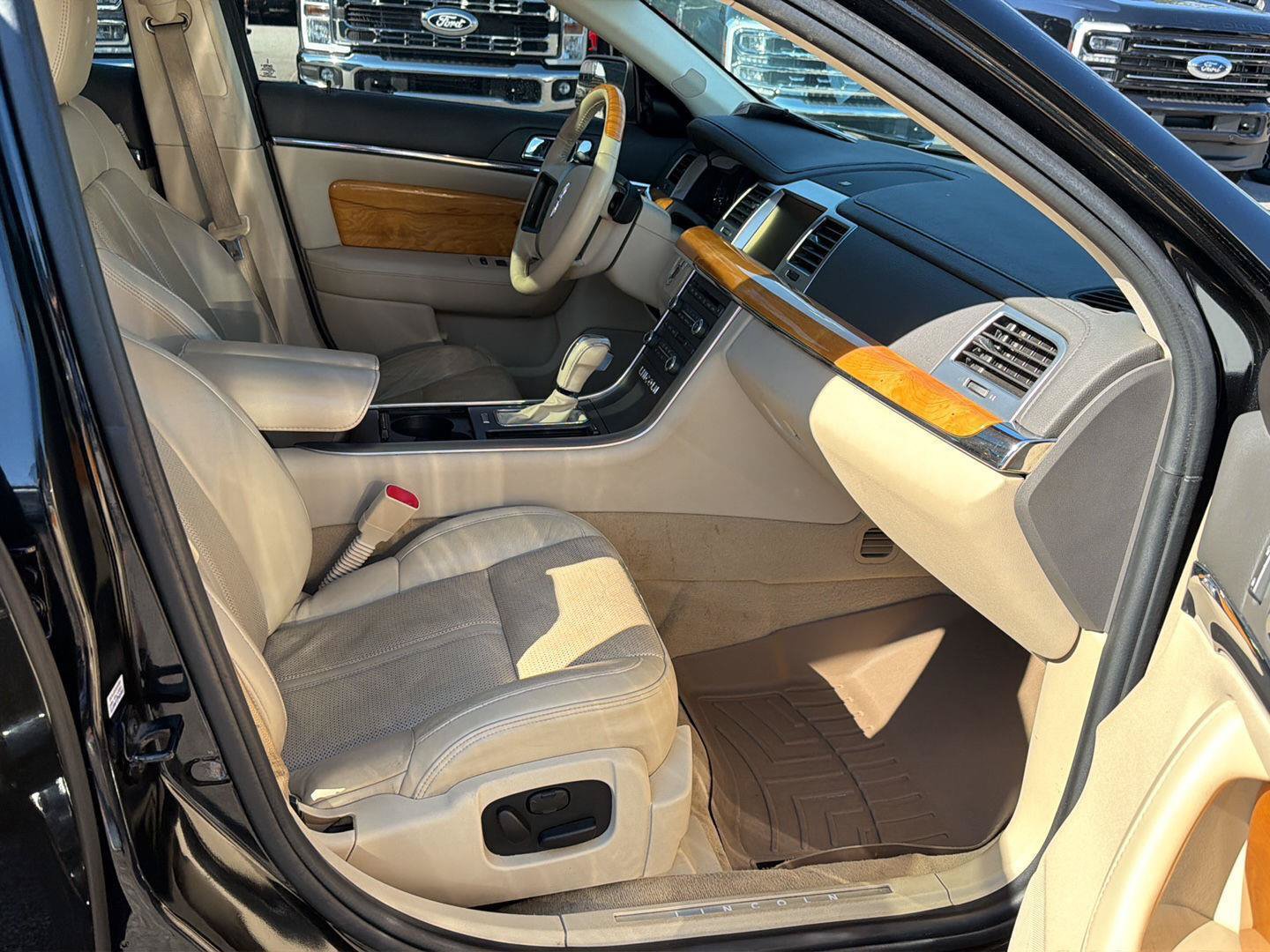 Used 2010 Lincoln MKS FWD image 14