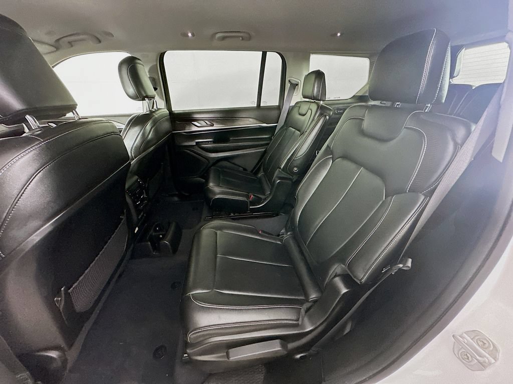 Certified 2023 Jeep Grand Cherokee L Limited w/ Black Appearance Package AWD/4WD image 35