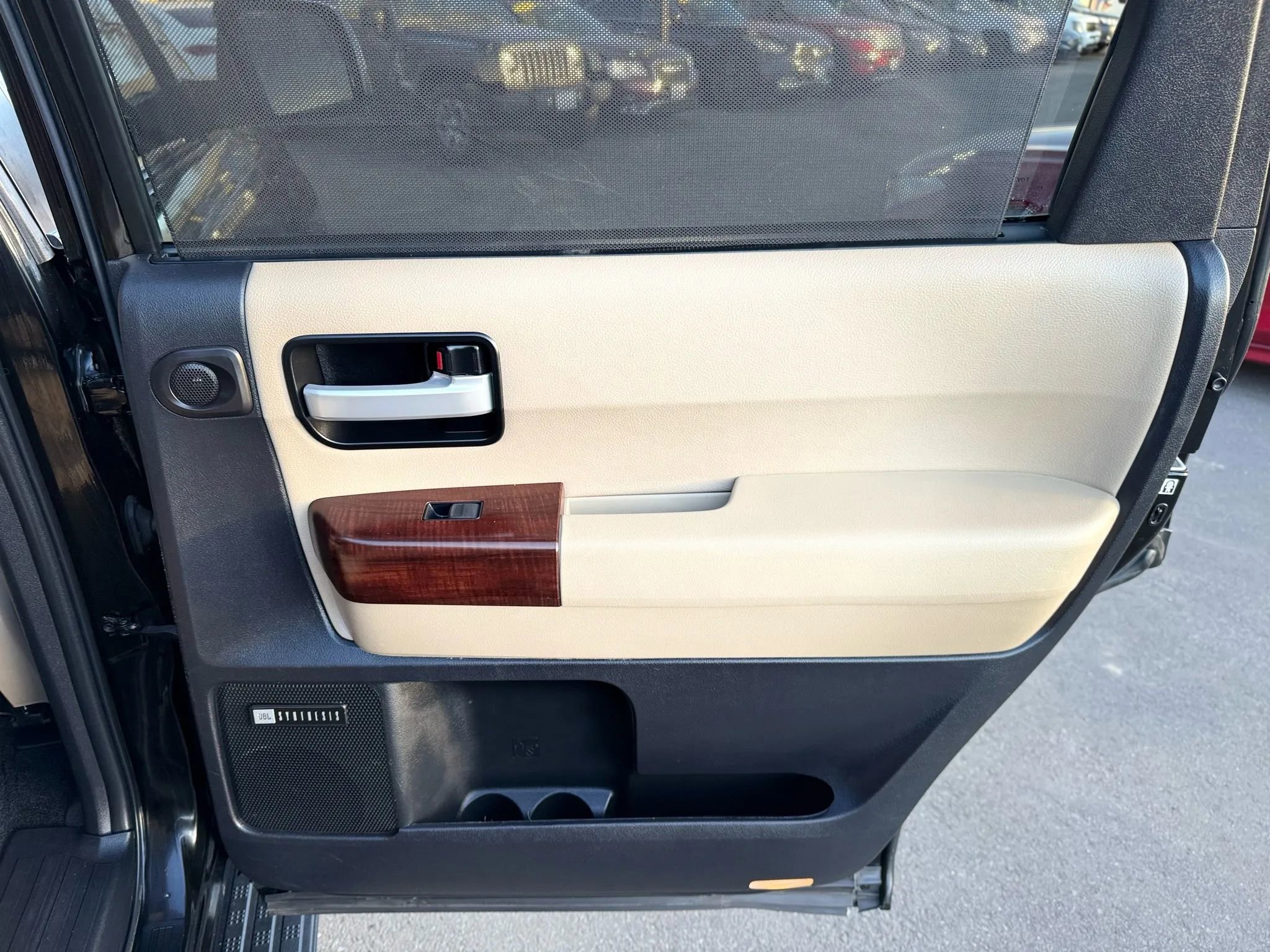 Used 2015 Toyota Sequoia Platinum image 23