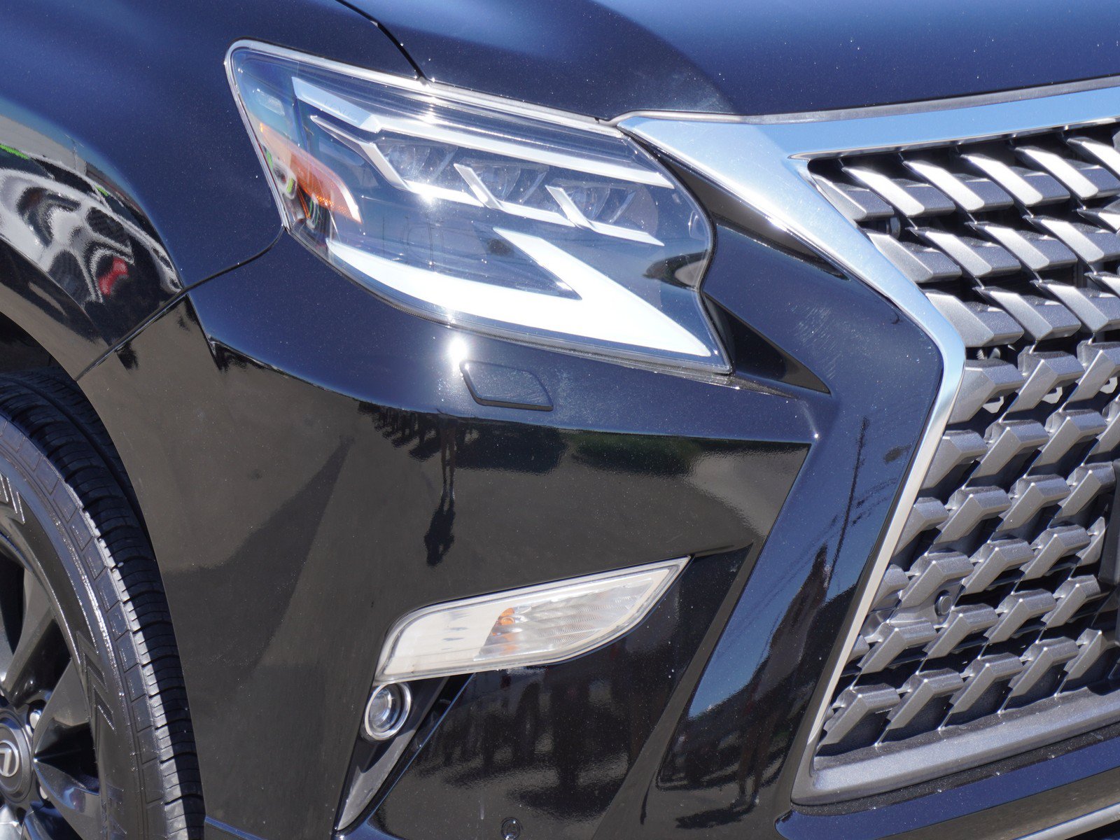 Used 2022 Lexus GX 460 Premium w/ Premium Package AWD/4WD image 3