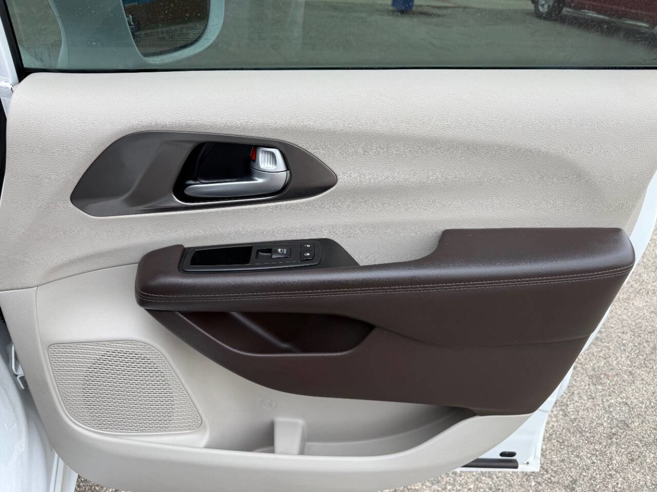 Used 2017 Chrysler Pacifica Touring-L Plus w/ Advanced Safetytec Group FWD image 37