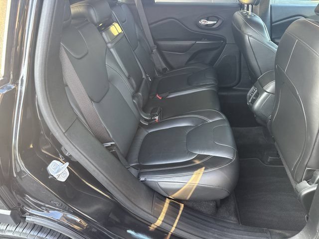 Used 2016 Jeep Cherokee Limited AWD/4WD image 17