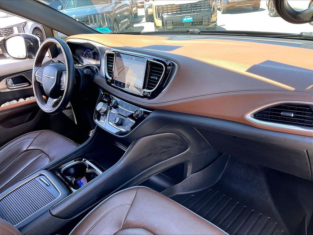 Used 2021 Chrysler Pacifica Limited AWD/4WD image 13