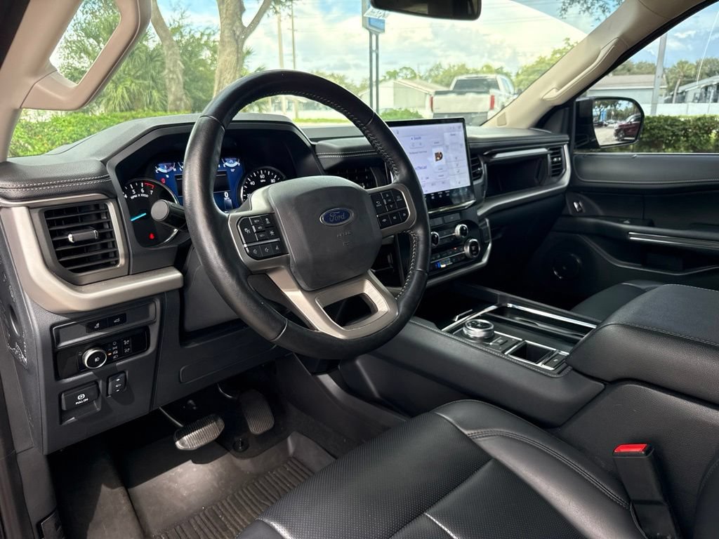 Used 2023 Ford Expedition XLT RWD image 14
