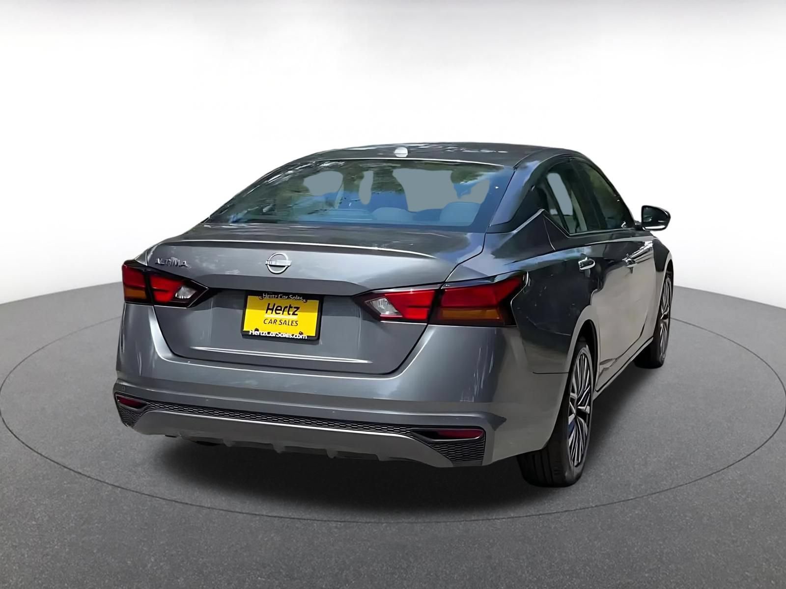 Used 2025 Nissan Altima 2.5 SV FWD image 14