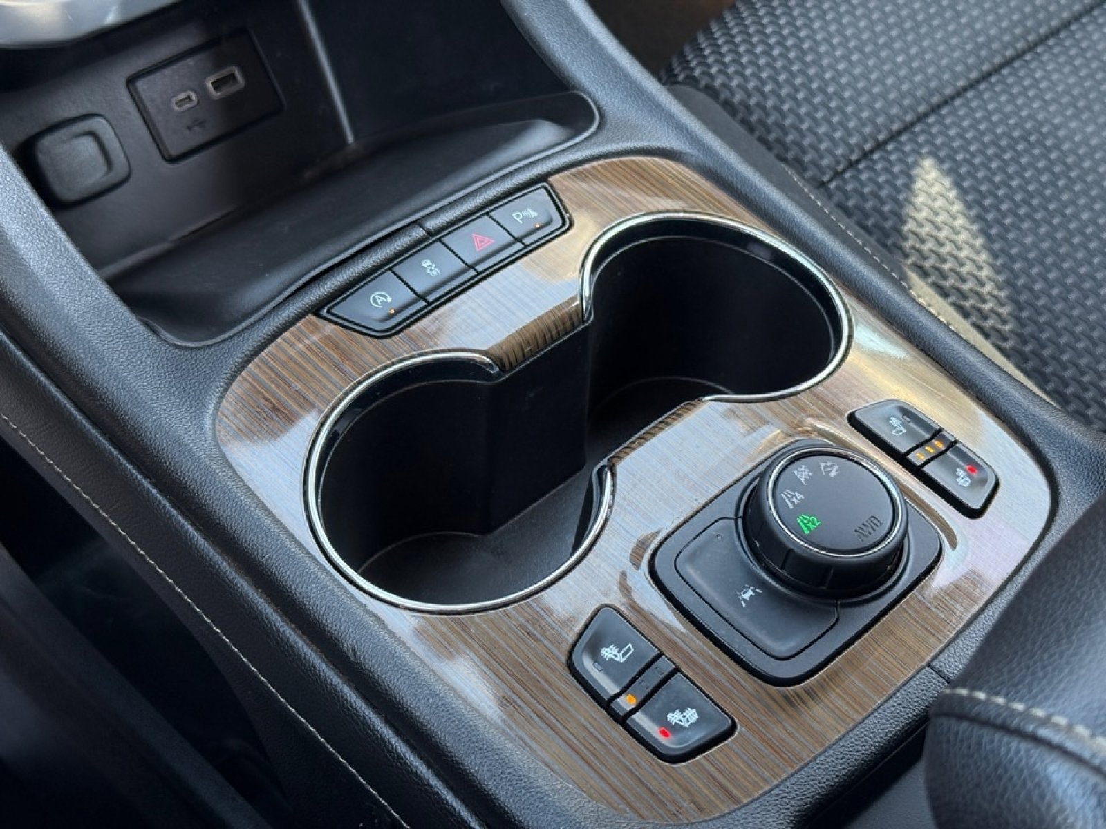 Used 2021 GMC Acadia SLE w/ GMC Pro Grade Package image 30