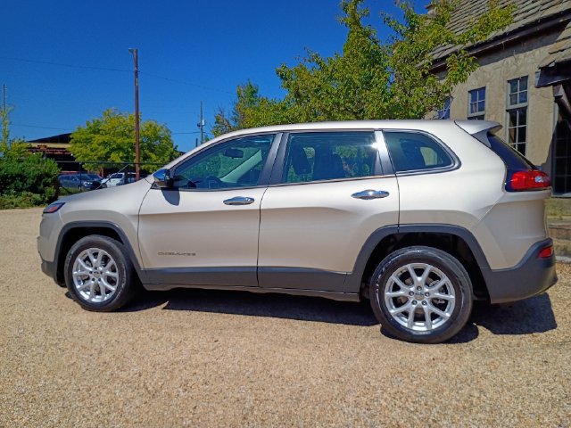 Used 2014 Jeep Cherokee Sport FWD image 7