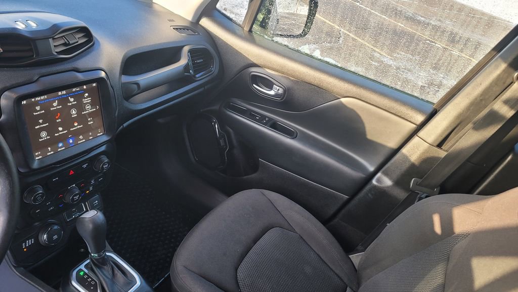 Used 2018 Jeep Renegade Altitude w/ UConnect 8.4 Nav Group AWD/4WD image 23