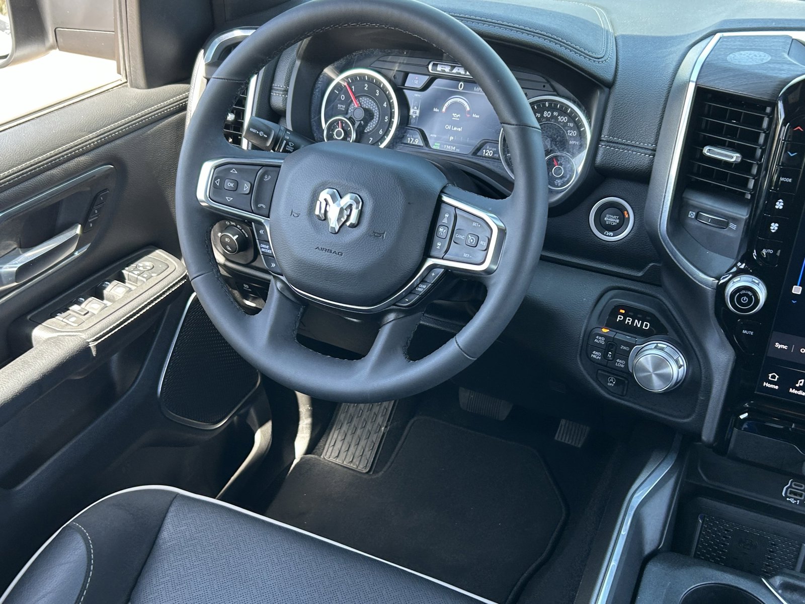 Used 2025 RAM 1500 Laramie w/ Sport Appearance Package AWD/4WD image 16