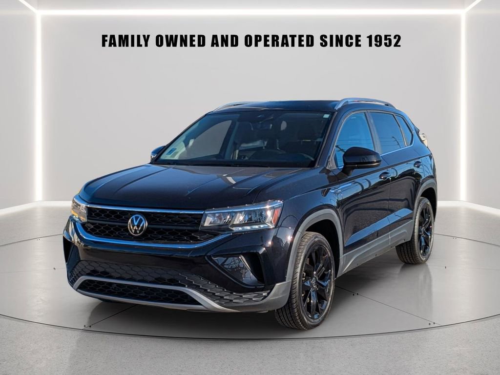 Certified 2023 Volkswagen Taos SE w/ Black Wheel Package FWD image 2