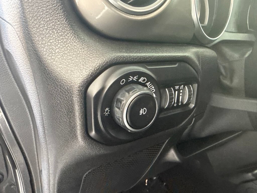 Used 2020 Jeep Wrangler Unlimited Sahara AWD/4WD image 21