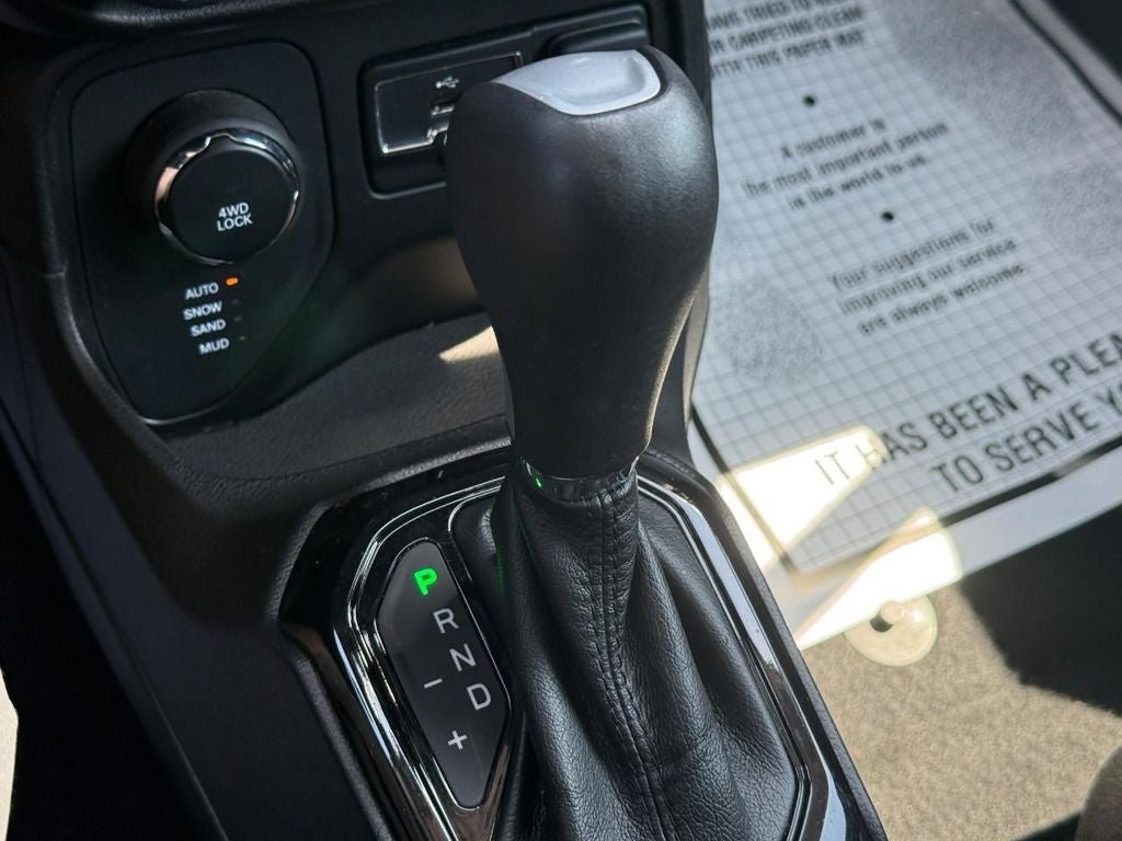 Used 2017 Jeep Renegade Altitude AWD/4WD image 21