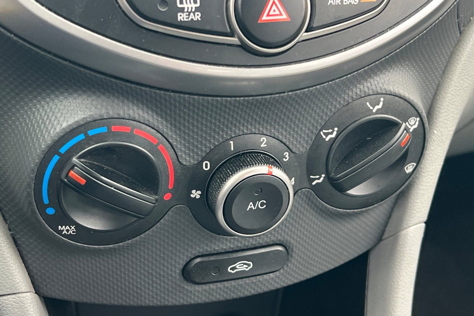 Used 2016 Hyundai Accent SE image 15