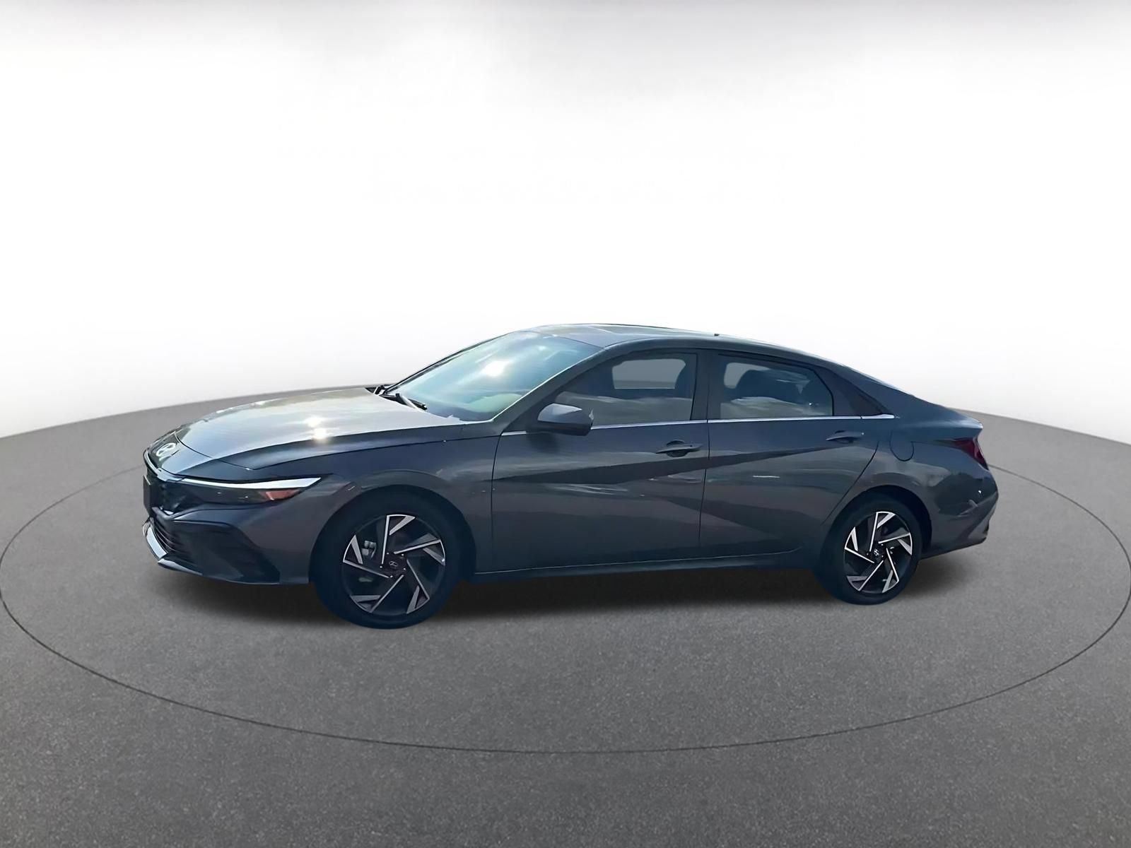 Used 2025 Hyundai Elantra SEL FWD image 8