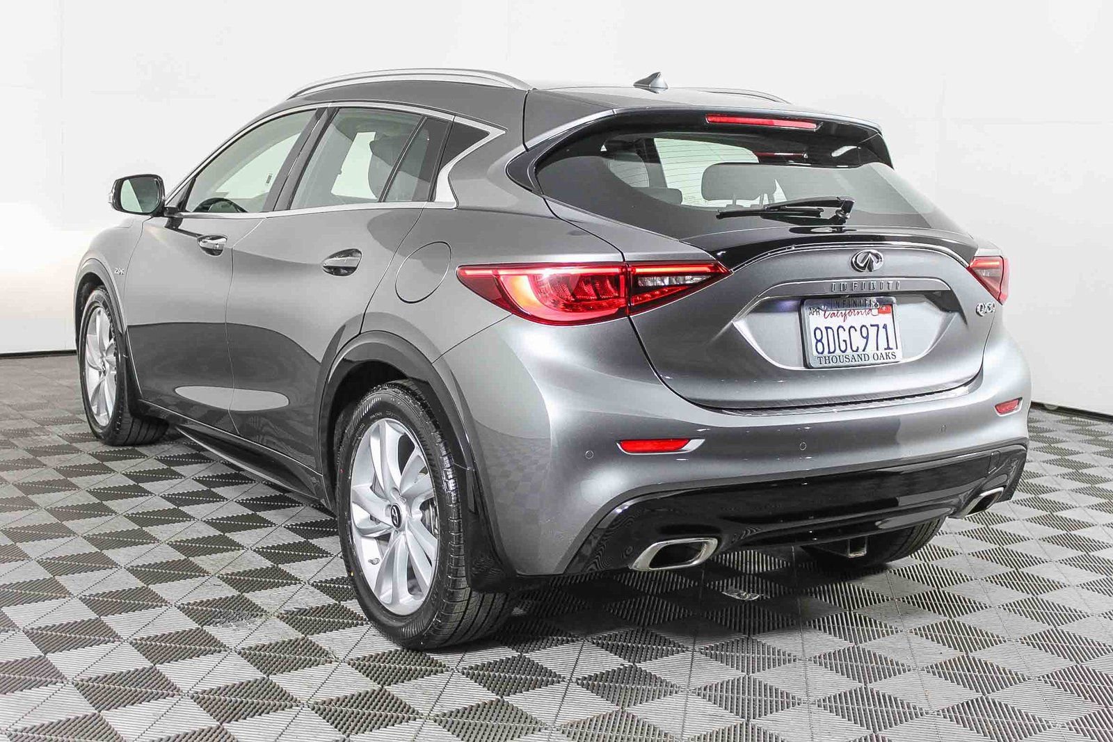 Used 2018 INFINITI QX30 Premium w/ Navigation Package image 6