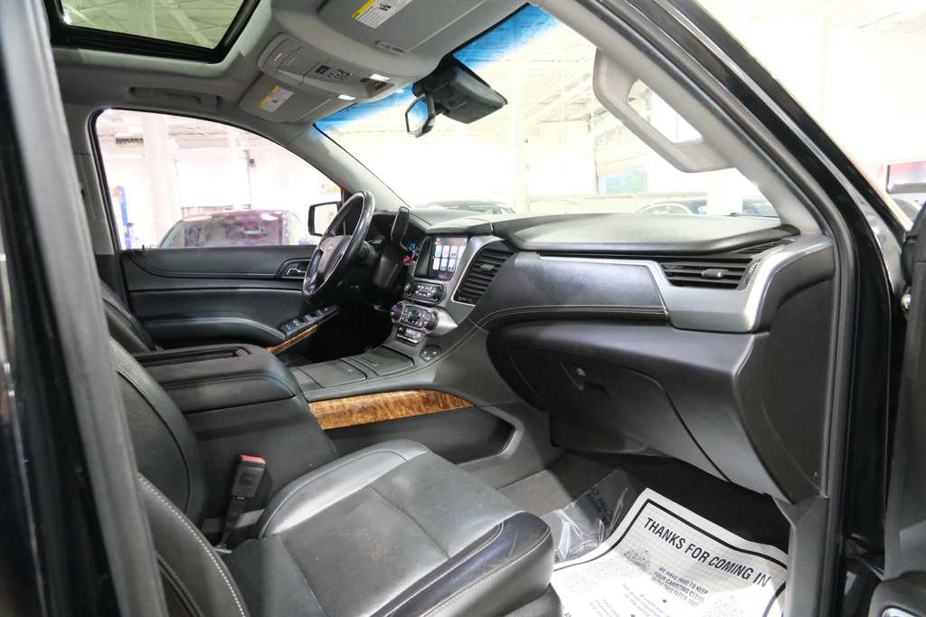 Used 2019 Chevrolet Suburban Premier AWD/4WD image 34