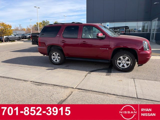 Used 2007 GMC Yukon SLT w/ SLT Preferred Equipment Group AWD/4WD image 2