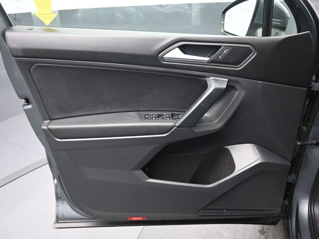 Used 2019 Volkswagen Tiguan SE AWD/4WD image 9
