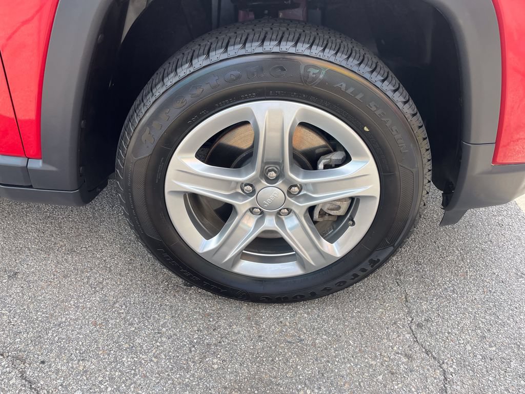 Used 2024 Jeep Compass Latitude AWD/4WD image 11