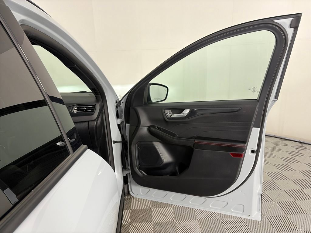 Certified 2025 Ford Escape ST-Line Select image 30
