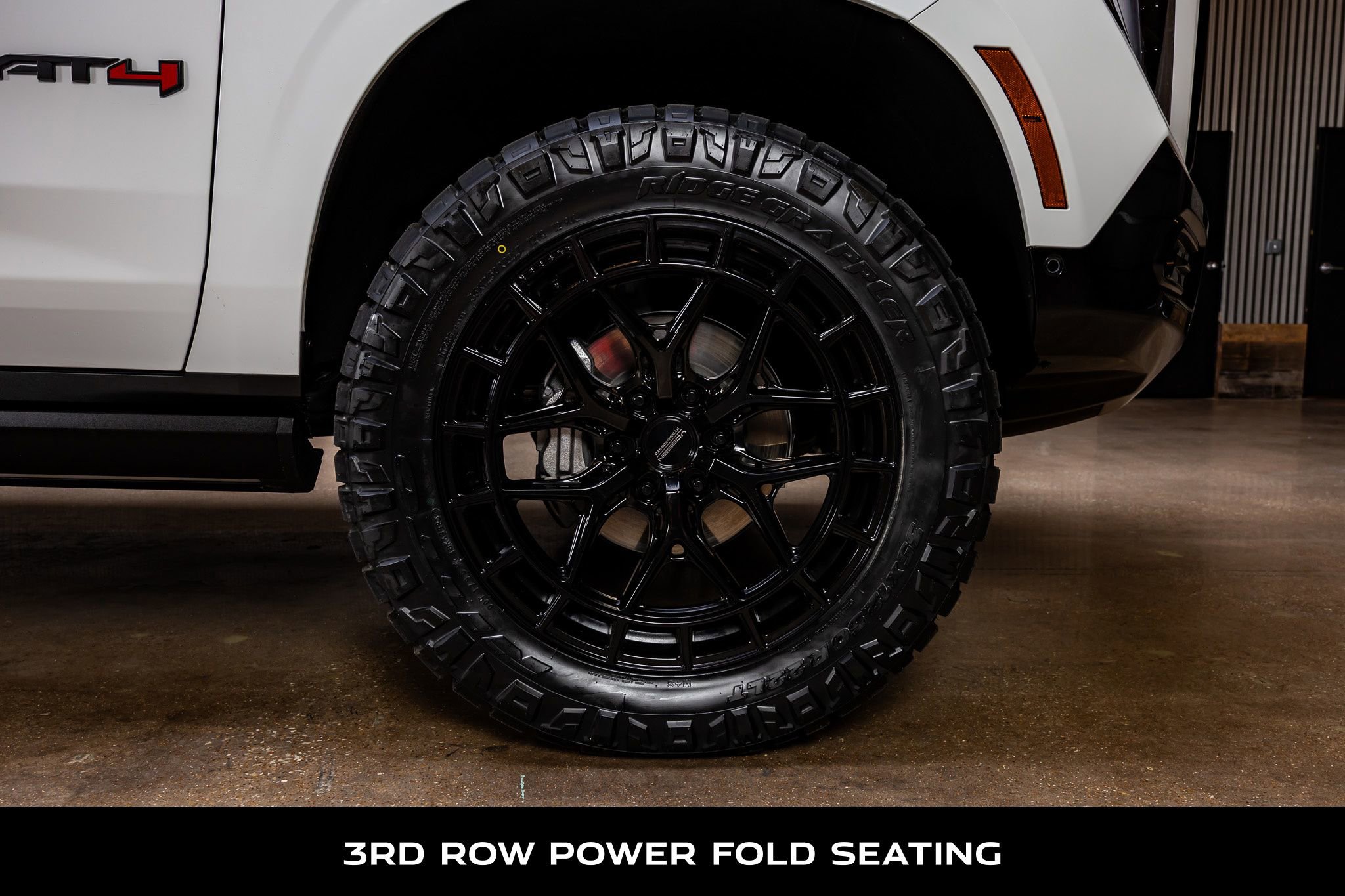 Used 2025 GMC Yukon AT4 Ultimate image 12