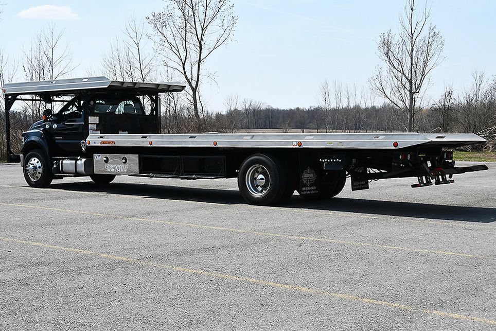 Used 2018 Ford F750 2WD Regular Cab Super Duty image 5