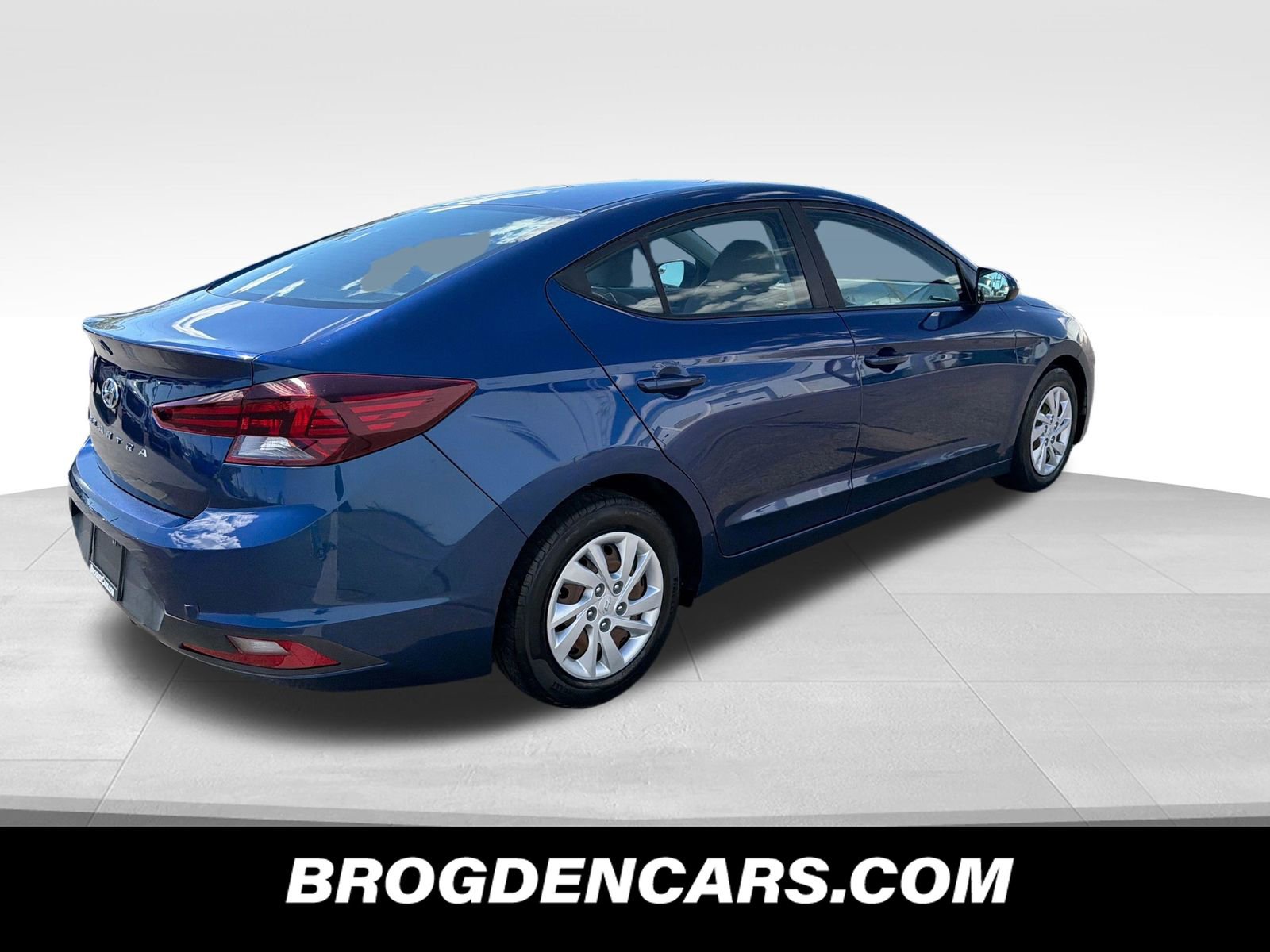 Used 2020 Hyundai Elantra SE image 3