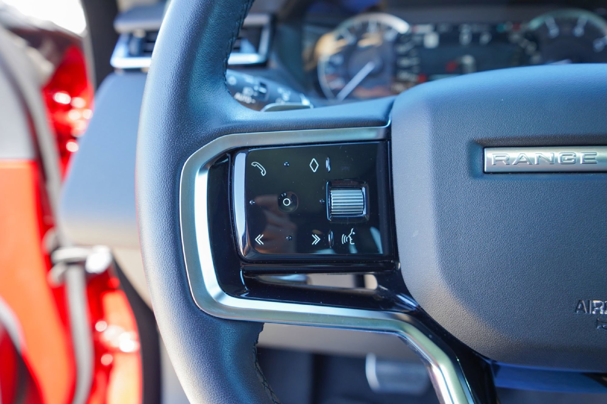 Used 2023 Land Rover Range Rover Velar R-Dynamic S image 12