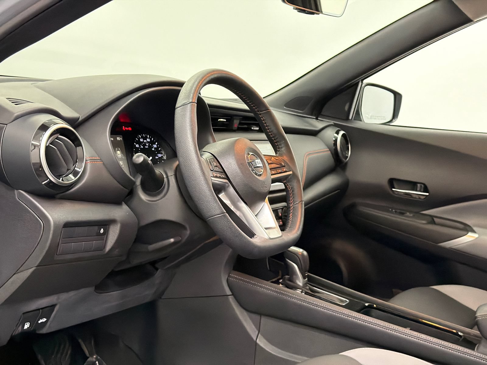 Used 2021 Nissan Kicks SR w/ SR Premium Package FWD image 14