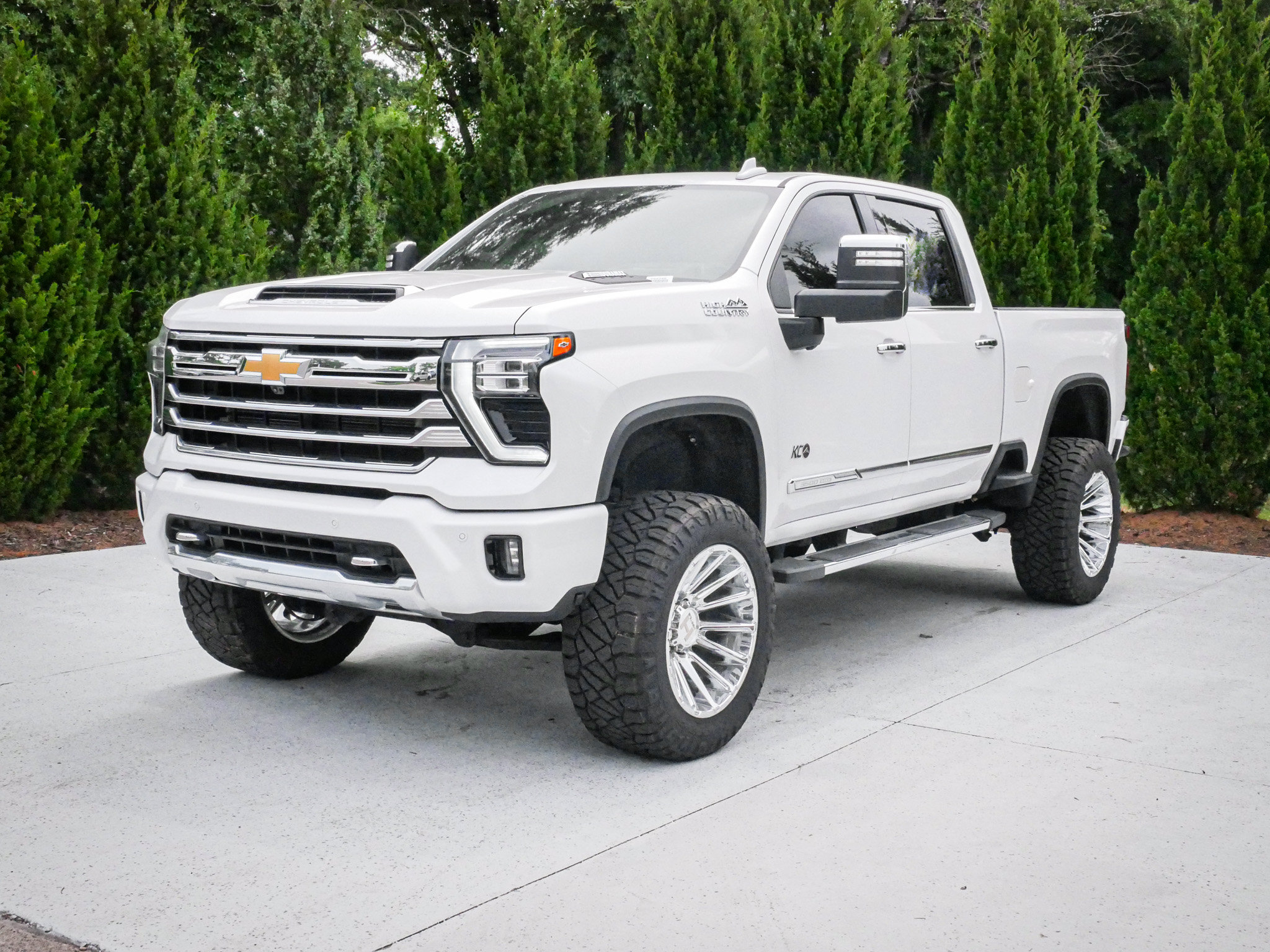 Used 2024 Chevrolet Silverado 3500 High Country w/ Technology Package AWD/4WD image 5
