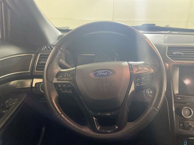 Used 2018 Ford Explorer XLT w/ Equipment Group 202A AWD/4WD image 34