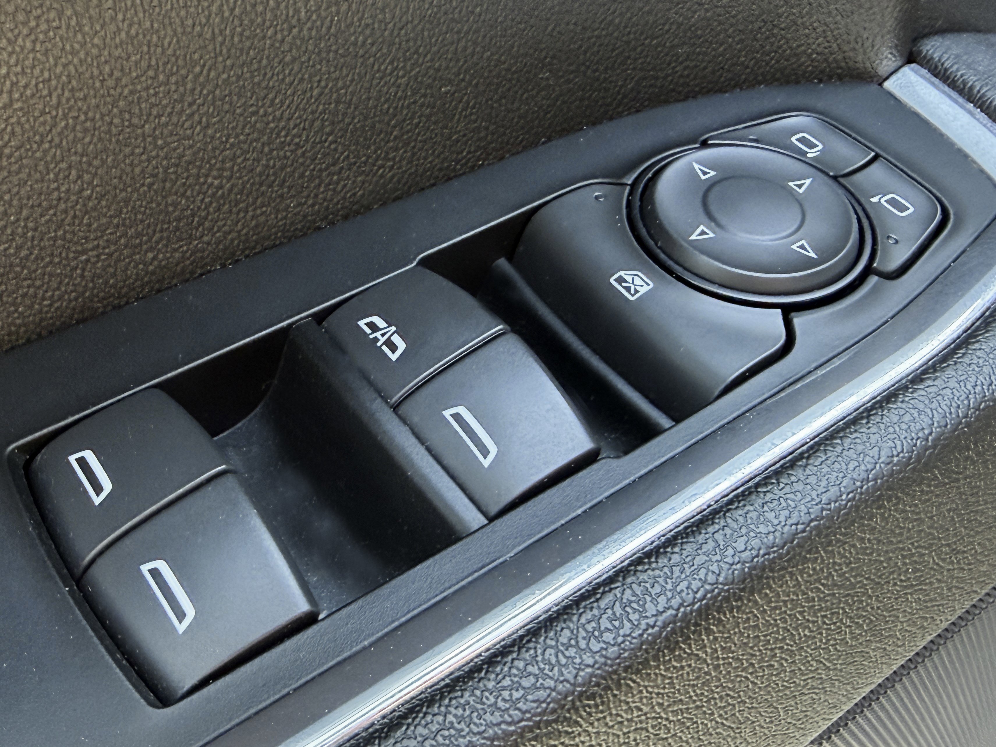 Used 2023 Chevrolet Silverado 1500 LT AWD/4WD image 5