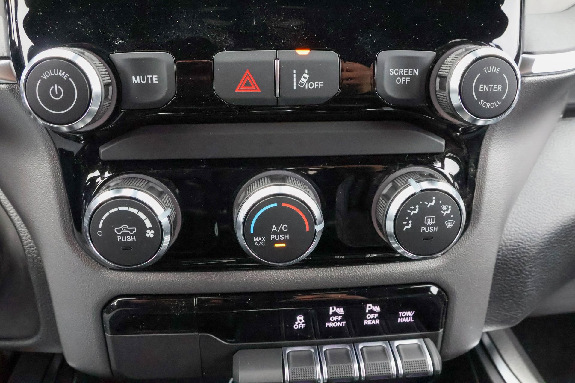 New 2026 RAM 1500 Express AWD/4WD image 22