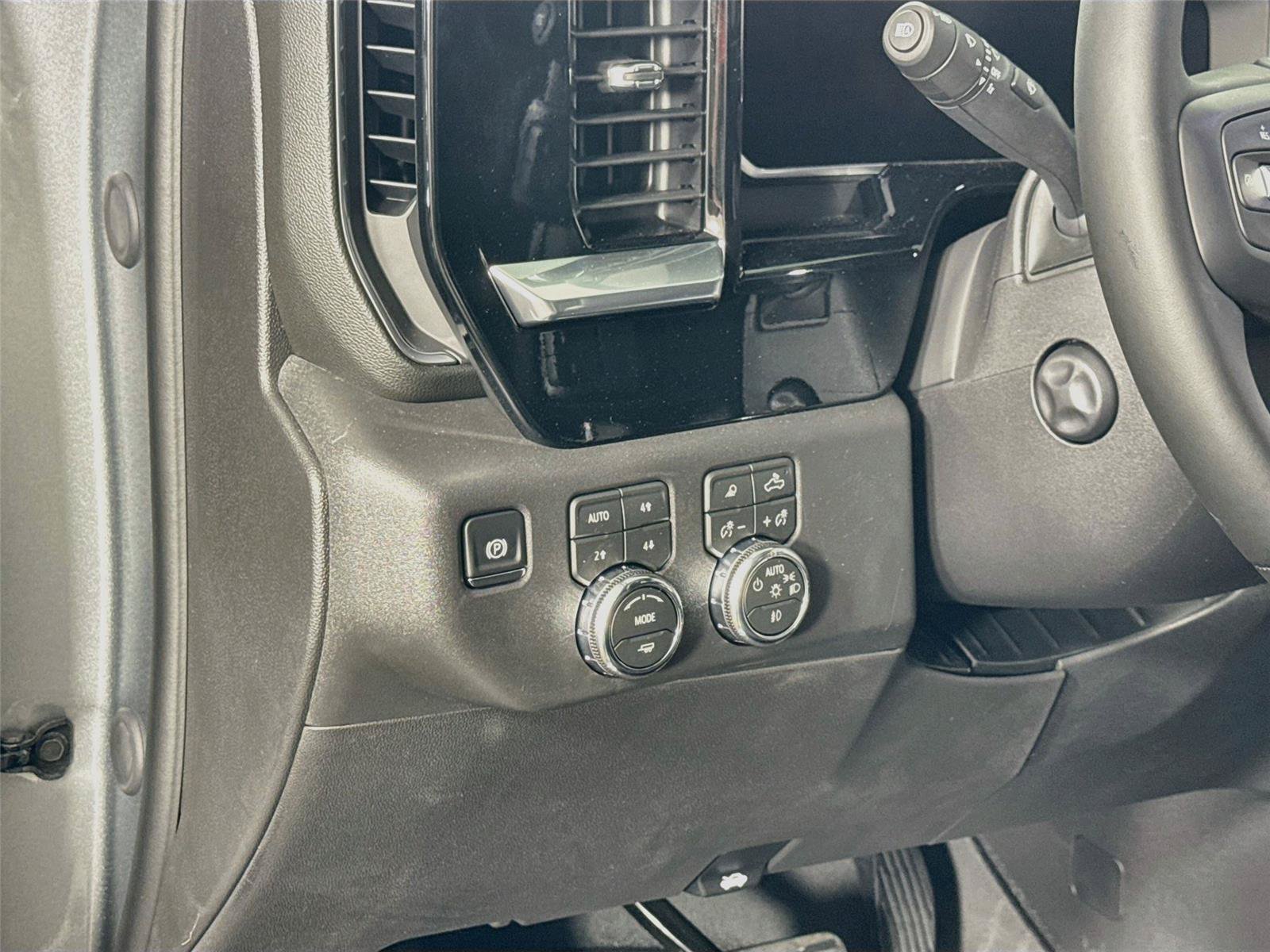 New 2026 GMC Sierra 1500 SLT w/ SLT Premium Plus Package AWD/4WD image 4