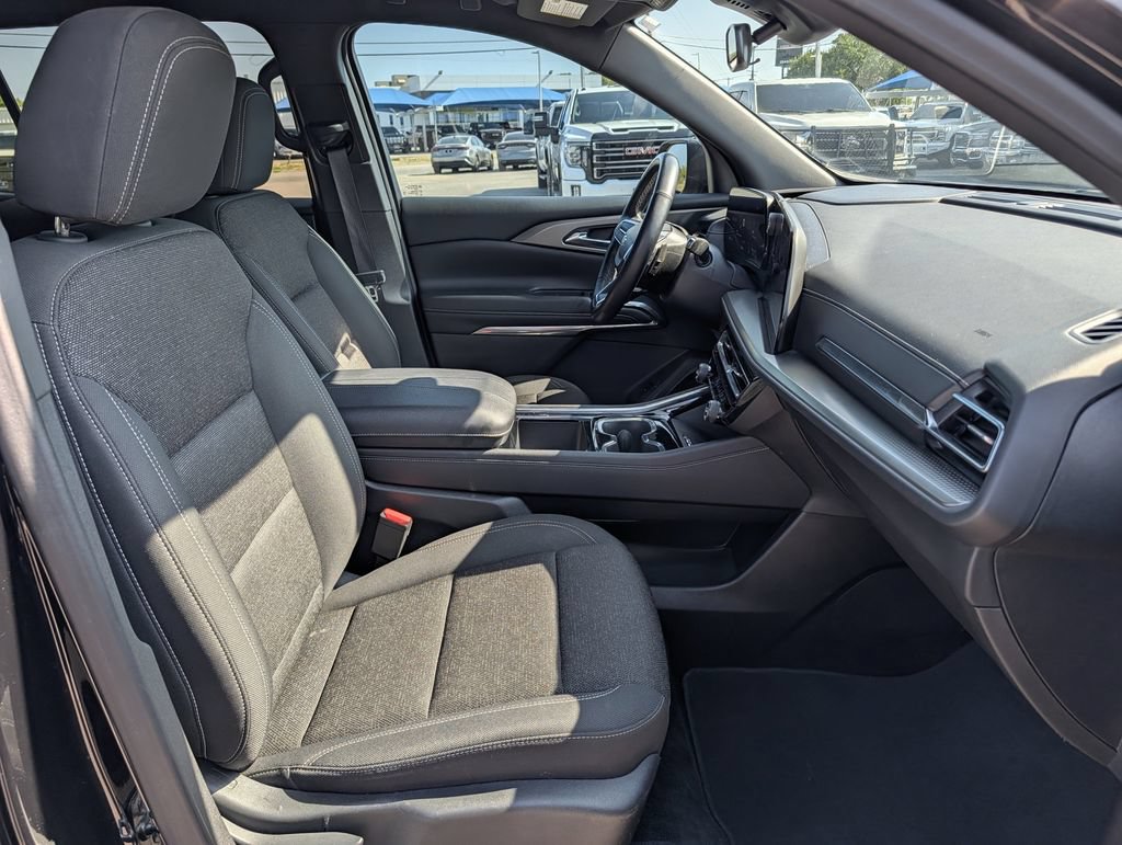 Used 2025 Chevrolet Traverse LT FWD image 32