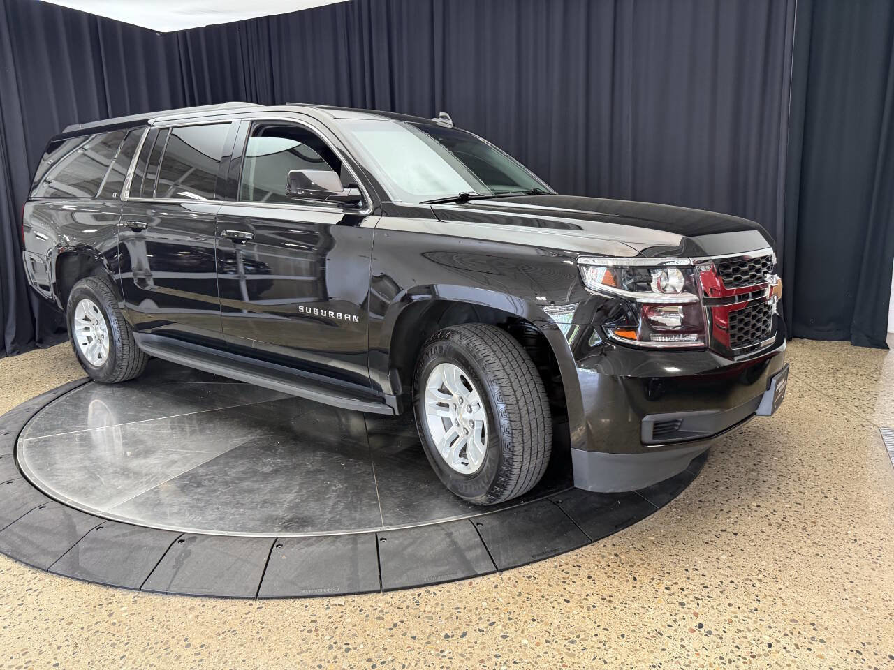 Used 2019 Chevrolet Suburban LT AWD/4WD image 9