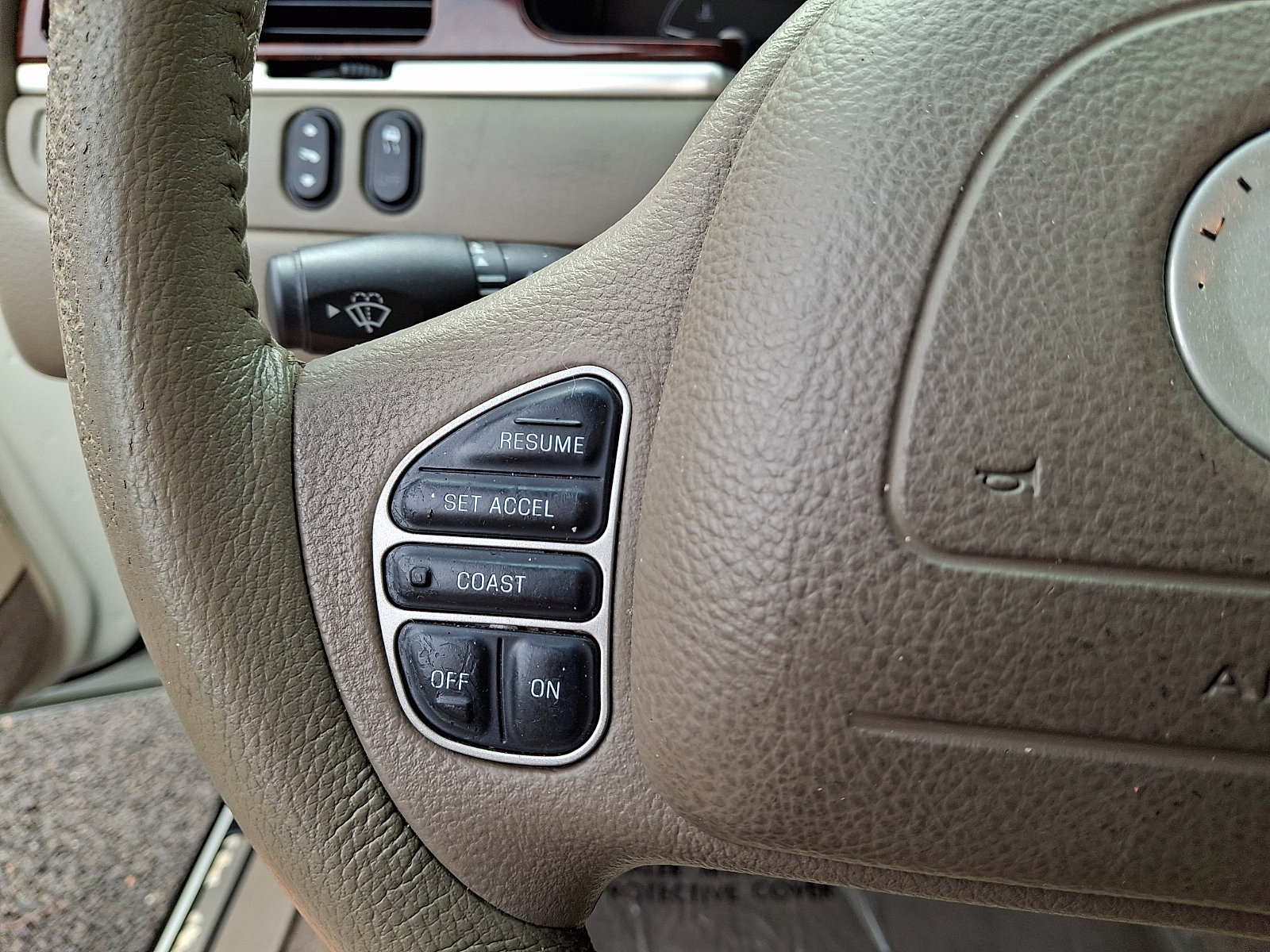 Used 2004 Lincoln Town Car Ultimate RWD image 19