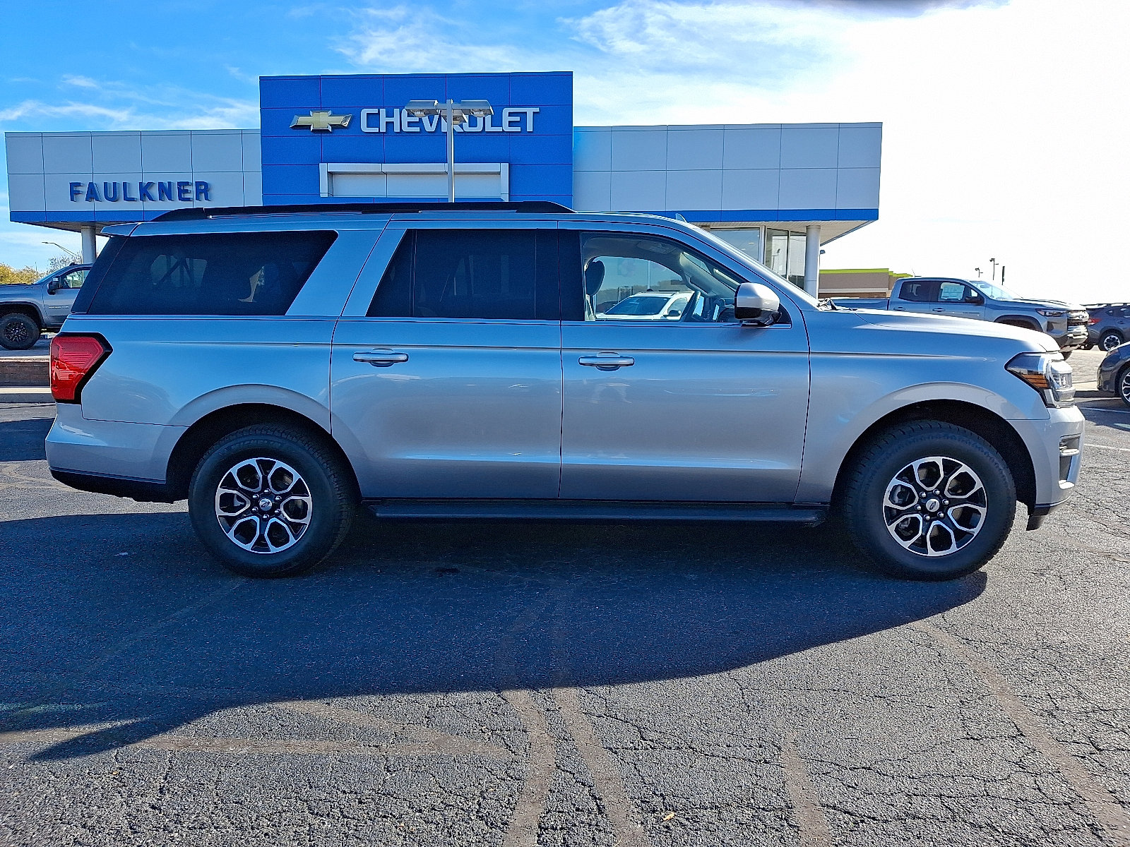 Used 2024 Ford Expedition Max XLT image 7